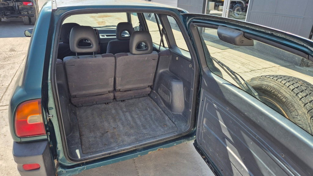SUV/ Todoterreno Toyota RAV4 2.0 - Petrol - Automatic: foto 18