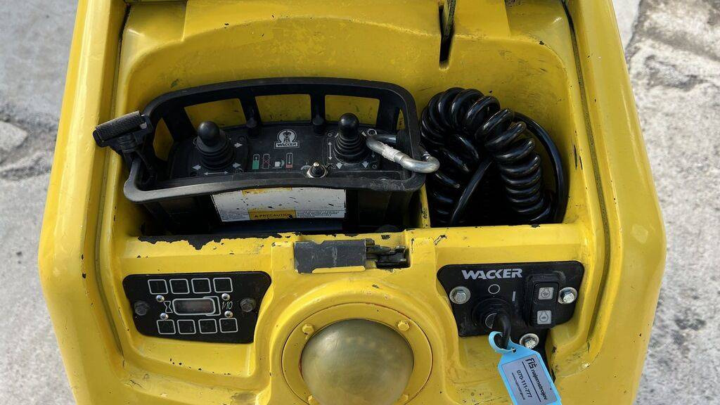 Mini compactadora WACKER NEUSON Neuson RT 82 SC-2 - Remote Control: foto 11