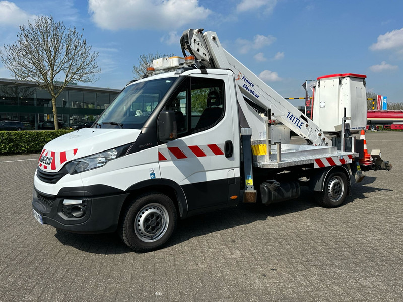 Iveco Daily 35S14 APK 10-07-2026 Nederlands Kenteken 14 meter, 4x stamped, 413 working hours - Furgoneta: foto 4 Iveco Daily 35S14 APK 10-07-2026 Nederlands Kenteken 14 meter, 4x stamped, 413 working hours - Furgoneta: foto 4