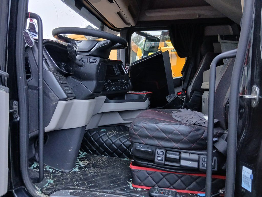 Cabeza tractora Scania R450 MEGA/lowdeck Unfall / damage: foto 11 Cabeza tractora Scania R450 MEGA/lowdeck Unfall / damage: foto 11