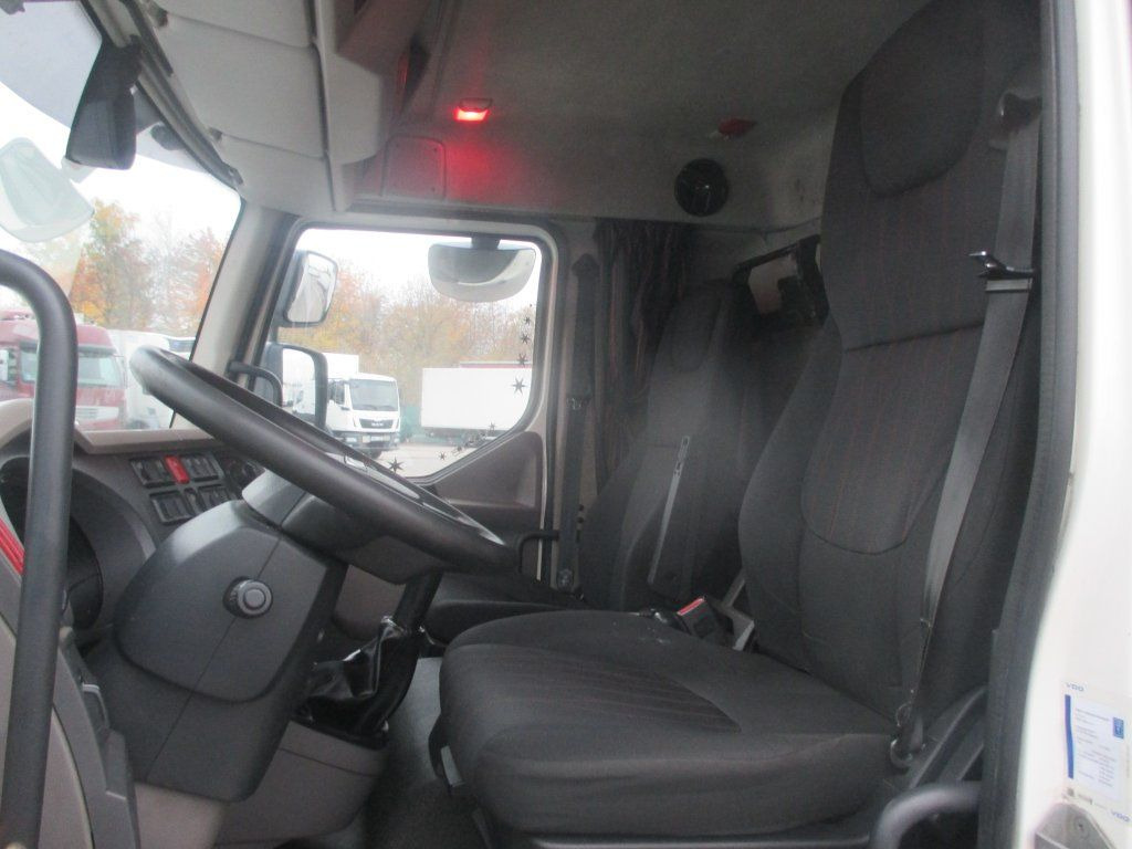 DAF LF 12.260 - Camión lona: foto 5 DAF LF 12.260 - Camión lona: foto 5