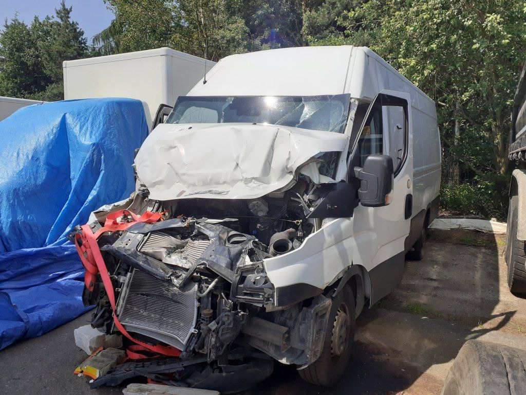 Iveco Daily 35S16 maxi Damaged - Furgón: foto 2 Iveco Daily 35S16 maxi Damaged - Furgón: foto 2