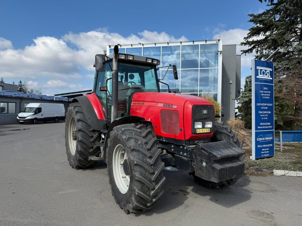 Massey Ferguson MF8260 - Tractor: foto 2 Massey Ferguson MF8260 - Tractor: foto 2