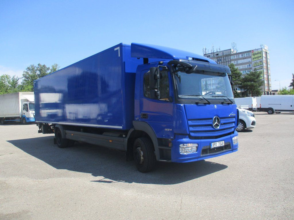 Mercedes-Benz Atego 1224 mit LBW - Camión frigorífico: foto 2 Mercedes-Benz Atego 1224 mit LBW - Camión frigorífico: foto 2