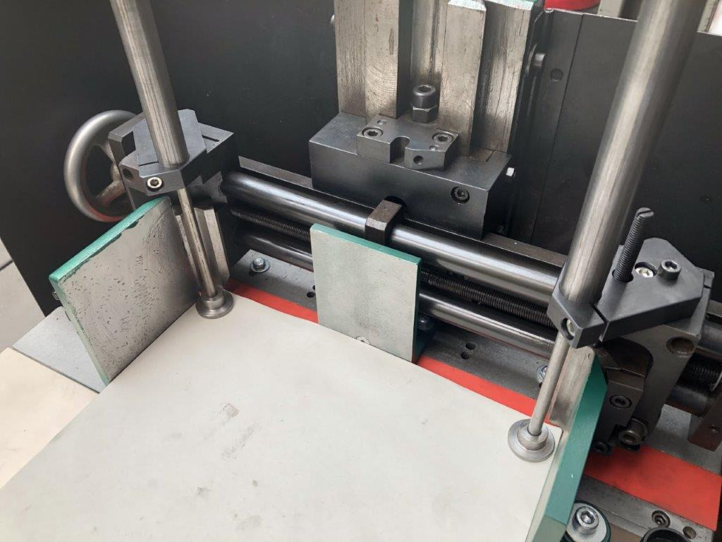 Karl Tränklein EK-D 100 double corner rounding machine - Encuadernadora: foto 2 Karl Tränklein EK-D 100 double corner rounding machine - Encuadernadora: foto 2