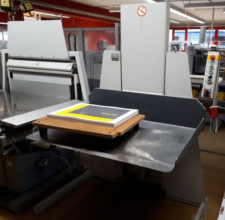 Polar 115 XT cutting line with RA-4 jogger and two LW 1000-4 and LW 1000-4-EV pile lifters and optional counting scale - Máquina cortadora de papel: foto 3 Polar 115 XT cutting line with RA-4 jogger and two LW 1000-4 and LW 1000-4-EV pile lifters and optional counting scale - Máquina cortadora de papel: foto 3