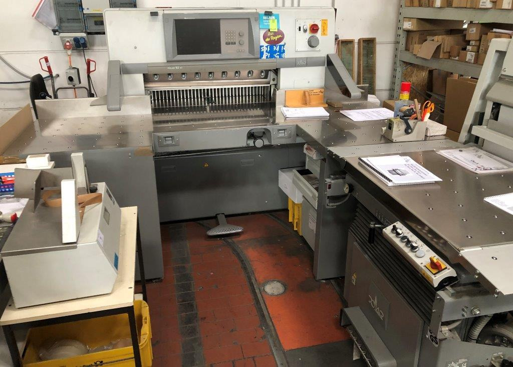 Polar 92 XT high-speed cutting line with RA-2 vibrator, optional LW 450 lift and counting scale - Máquina cortadora de papel: foto 1 Polar 92 XT high-speed cutting line with RA-2 vibrator, optional LW 450 lift and counting scale - Máquina cortadora de papel: foto 1