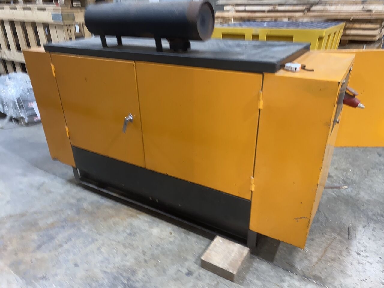 SDMO 20 kVa - Generador industriale: foto 1 SDMO 20 kVa - Generador industriale: foto 1