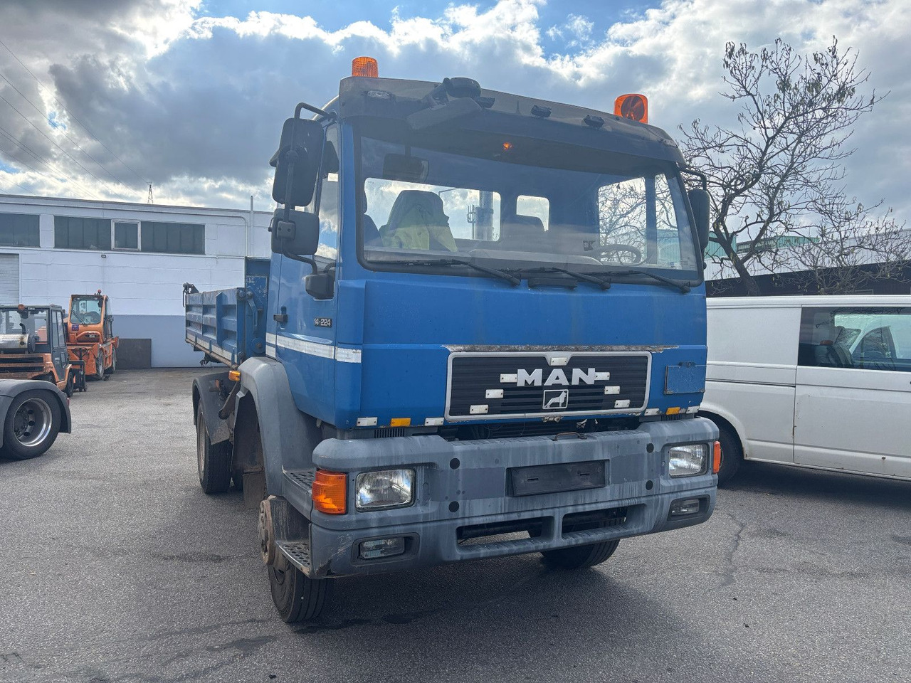 MAN 14.224 12.220 4x4 Meiller 3 Seitenkipper - Camión volquete: foto 4 MAN 14.224 12.220 4x4 Meiller 3 Seitenkipper - Camión volquete: foto 4