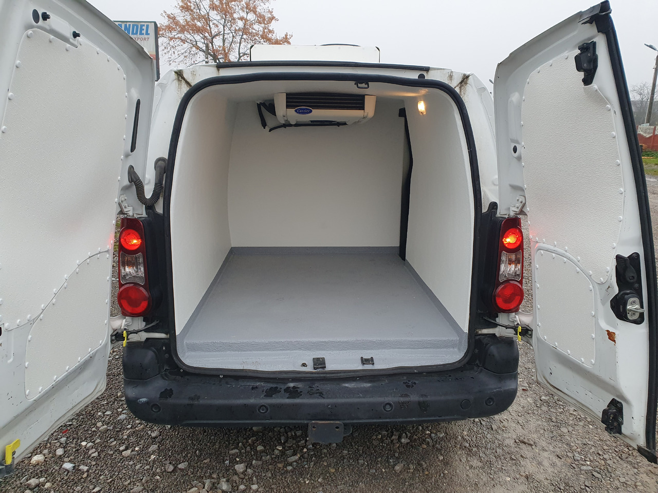 CITROËN Berlingo long chlodnia mroznia carrier Klima euro6 - Furgoneta frigorifica: foto 2 CITROËN Berlingo long chlodnia mroznia carrier Klima euro6 - Furgoneta frigorifica: foto 2
