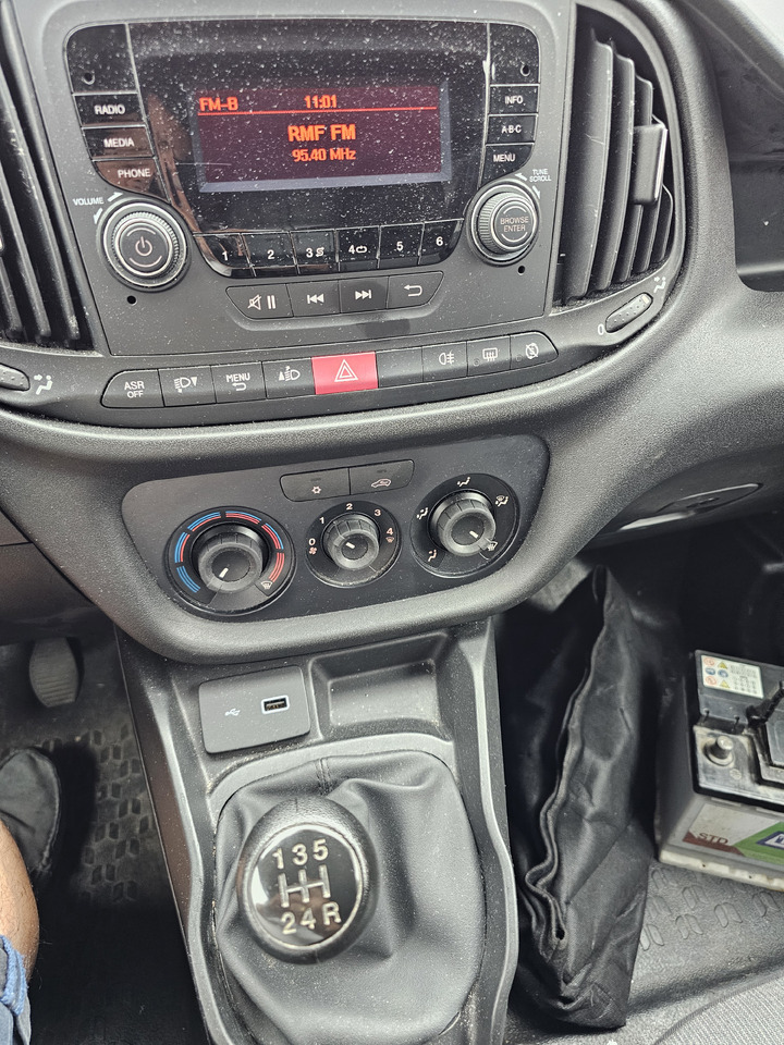 FIAT DOBLO CHLODNIA MROZNIA - 20 C CARRIER KLIMA EURO6 - Furgoneta frigorifica: foto 4 FIAT DOBLO CHLODNIA MROZNIA - 20 C CARRIER KLIMA EURO6 - Furgoneta frigorifica: foto 4