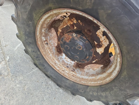 Case Jx80 New Hollland Td5, Td5000 Fiat 90, 93,94 Front Wheel Rim 340x85r24 - Llanta para Maquinaria agrícola: foto 2 Case Jx80 New Hollland Td5, Td5000 Fiat 90, 93,94 Front Wheel Rim 340x85r24 - Llanta para Maquinaria agrícola: foto 2