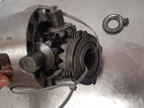 Deutz Agrotron 120, 135, 150 Front Axle Differential 04415078, 04415079 - Diferencial para Tractor: foto 3 Deutz Agrotron 120, 135, 150 Front Axle Differential 04415078, 04415079 - Diferencial para Tractor: foto 3