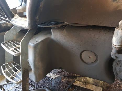 Deutz Agrotron M620 Fuel Tank 0.018.5344.3/10, 04438227/20 - Depósito de combustible: foto 3 Deutz Agrotron M620 Fuel Tank 0.018.5344.3/10, 04438227/20 - Depósito de combustible: foto 3