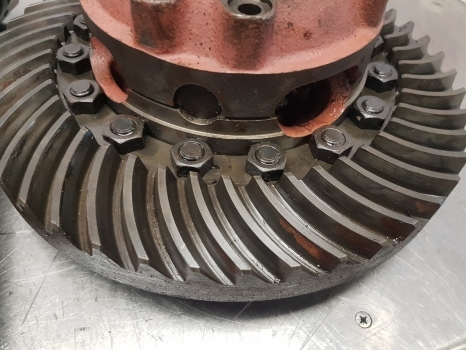 Deutz Dx110, Dx4, Dx6, Agrostar Rear Axle Bevel Gear And Differential 04343772 - Diferencial para Tractor: foto 3 Deutz Dx110, Dx4, Dx6, Agrostar Rear Axle Bevel Gear And Differential 04343772 - Diferencial para Tractor: foto 3