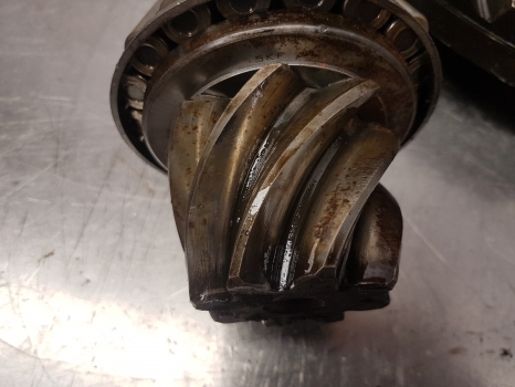 Deutz Dxbis 110, 120 Rear Axle Bevel Gear And Differential 47x8 01334110 - Diferencial para Tractor: foto 4 Deutz Dxbis 110, 120 Rear Axle Bevel Gear And Differential 47x8 01334110 - Diferencial para Tractor: foto 4