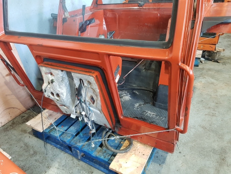 Fiat 115-90, 130-90, 140-90, 160-90, 180-90 Cs22 Comfort Cab N28 - Cabina: foto 4 Fiat 115-90, 130-90, 140-90, 160-90, 180-90 Cs22 Comfort Cab N28 - Cabina: foto 4