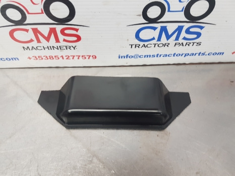 Ford 1000, 600 Series, 4000, 4600 Mudguard Bracket Cover 81823355 - Guardabarros: foto 2 Ford 1000, 600 Series, 4000, 4600 Mudguard Bracket Cover 81823355 - Guardabarros: foto 2
