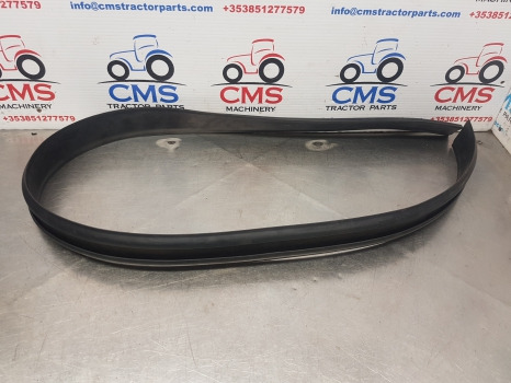Ford 1000, 600 Series, 4000, 4600 Mudguard Rubber Gasket 81825478 - Guardabarros: foto 1 Ford 1000, 600 Series, 4000, 4600 Mudguard Rubber Gasket 81825478 - Guardabarros: foto 1