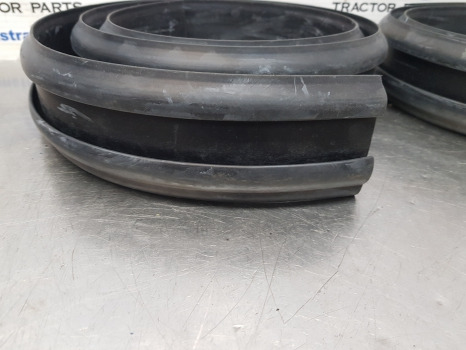 Ford 1000, 600 Series, 4000, 4600 Mudguard Rubber Gasket Pair 81825478 - Guardabarros: foto 2 Ford 1000, 600 Series, 4000, 4600 Mudguard Rubber Gasket Pair 81825478 - Guardabarros: foto 2