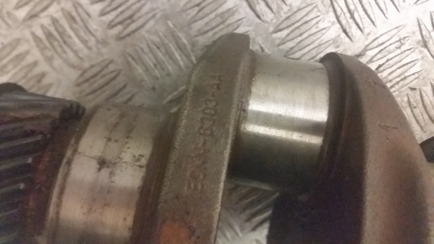 Ford 3600, 2910, 3 Cyl, 4.2 Stroke Crankshaft F0nn6300na, 87800469; E0nn6303aa - Cigüeñal para Tractor: foto 2 Ford 3600, 2910, 3 Cyl, 4.2 Stroke Crankshaft F0nn6300na, 87800469; E0nn6303aa - Cigüeñal para Tractor: foto 2