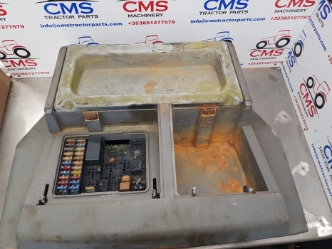 Ford 4630 Cab Interior Panel - Cabina e interior para Tractor: foto 2 Ford 4630 Cab Interior Panel - Cabina e interior para Tractor: foto 2