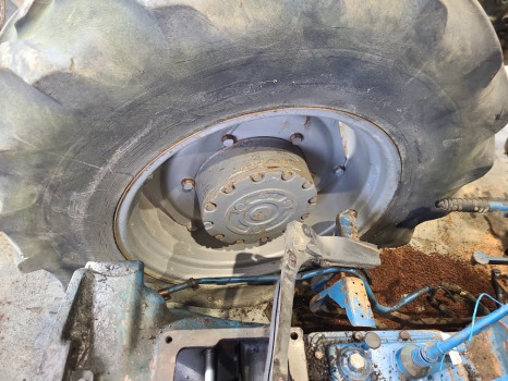 Massey Ferguson 265, 275, 290, 690, 698, 699 Front Wheel Rim 13.6.r24 - Llanta para Maquinaria agrícola: foto 1 Massey Ferguson 265, 275, 290, 690, 698, 699 Front Wheel Rim 13.6.r24 - Llanta para Maquinaria agrícola: foto 1