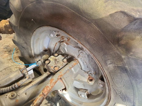 Massey Ferguson 265, 275, 290, 690, 698, 699 Front Wheel Rim 13.6.r24 - Llanta para Maquinaria agrícola: foto 3 Massey Ferguson 265, 275, 290, 690, 698, 699 Front Wheel Rim 13.6.r24 - Llanta para Maquinaria agrícola: foto 3