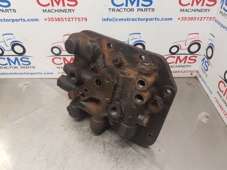 Massey Ferguson 5455 Hydraulic Cover 4300229m1, 3797108m1, 3797115m1, 3793917m3 - Hidráulica para Tractor: foto 1 Massey Ferguson 5455 Hydraulic Cover 4300229m1, 3797108m1, 3797115m1, 3793917m3 - Hidráulica para Tractor: foto 1