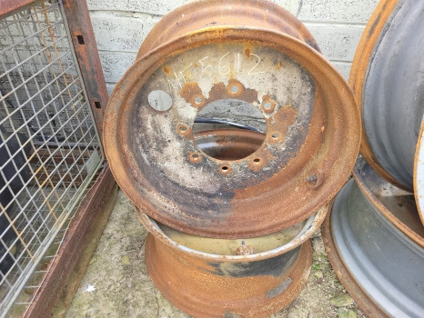 Massey Ferguson 5612, 5425, 5470, 5445, 6712 Front Wheel Rim Pair W12 X 24 - Llanta para Maquinaria agrícola: foto 1 Massey Ferguson 5612, 5425, 5470, 5445, 6712 Front Wheel Rim Pair W12 X 24 - Llanta para Maquinaria agrícola: foto 1