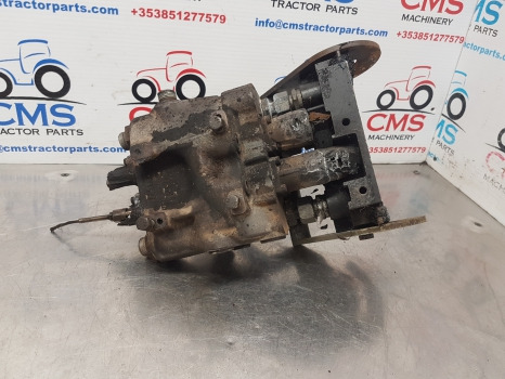 Massey Ferguson 5612, 5611, 5613, Hydraulic Distributor For Parts Only 4381634m3 - Hidráulica: foto 5 Massey Ferguson 5612, 5611, 5613, Hydraulic Distributor For Parts Only 4381634m3 - Hidráulica: foto 5