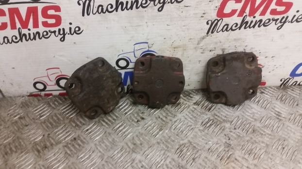 Massey Ferguson 6150, 6160 King Pin Covers 3pc 3426457m1, 3429323m1 - Dirección para Tractor: foto 2 Massey Ferguson 6150, 6160 King Pin Covers 3pc 3426457m1, 3429323m1 - Dirección para Tractor: foto 2