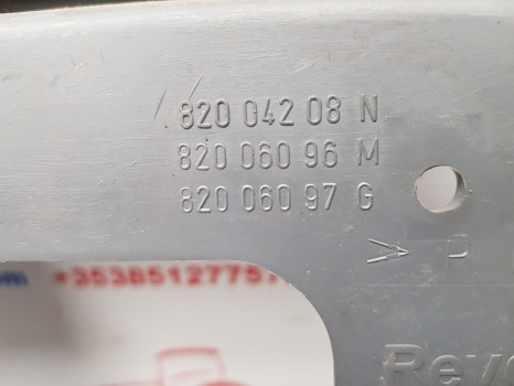 New Holland 6635, T4, Tl, 94 Fiat , Cab Dashboard Panel 82004208 - Cabina e interior: foto 4 New Holland 6635, T4, Tl, 94 Fiat , Cab Dashboard Panel 82004208 - Cabina e interior: foto 4