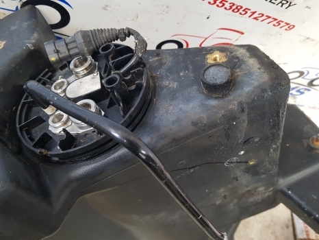New Holland T6 Steyr Case Maxxum 145 Adblue Tank 47744994, 48049876, 84144089 - Depósito de AdBlue para Tractor: foto 3 New Holland T6 Steyr Case Maxxum 145 Adblue Tank 47744994, 48049876, 84144089 - Depósito de AdBlue para Tractor: foto 3