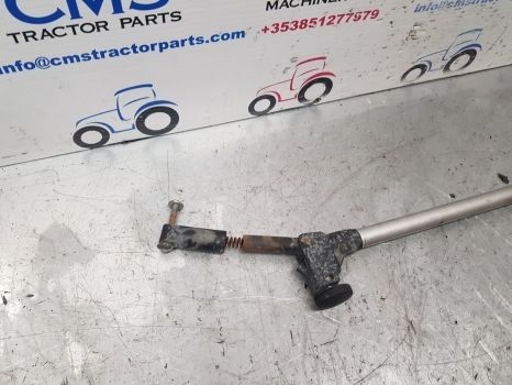 New Holland T6, T7 Case Maxxum, Puma T7.200 Cab Sun Roof Handle 82035473 - Carrocería y exterior para Tractor: foto 2 New Holland T6, T7 Case Maxxum, Puma T7.200 Cab Sun Roof Handle 82035473 - Carrocería y exterior para Tractor: foto 2