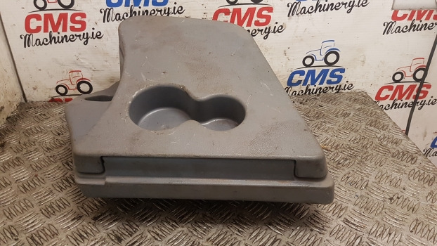 New Holland T6000, T7000, Tsa Series T6050 Tool Box 82031620, 82031609 - Cabina e interior: foto 4 New Holland T6000, T7000, Tsa Series T6050 Tool Box 82031620, 82031609 - Cabina e interior: foto 4