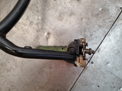 New Holland T7000, T5, T6, Mxu, Puma, Door Handle Rhs 87303632, 82031965 - Puerta y piezas: foto 5 New Holland T7000, T5, T6, Mxu, Puma, Door Handle Rhs 87303632, 82031965 - Puerta y piezas: foto 5