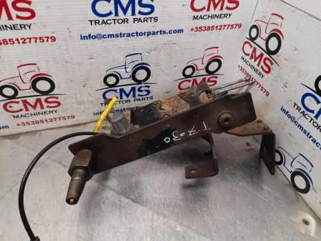 New Holland T7030 Case T6000, Puma Valves Bracket Support 84145741, 84145738 - Piezas de freno para Maquinaria agrícola: foto 2 New Holland T7030 Case T6000, Puma Valves Bracket Support 84145741, 84145738 - Piezas de freno para Maquinaria agrícola: foto 2