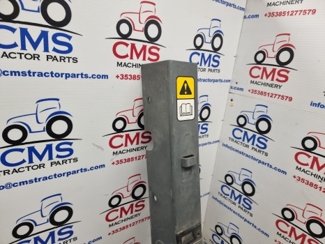 New Holland Tm Series Tm150, Tm130, Tm140, Tm155 Cab Interior Panel Rhs 82017218 - Cabina e interior: foto 3 New Holland Tm Series Tm150, Tm130, Tm140, Tm155 Cab Interior Panel Rhs 82017218 - Cabina e interior: foto 3