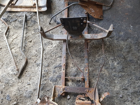 New Holland Tm120, Tm130, Tm40, Tm155 Hood Bonnet Bracket Kit 82029325 - Carrocería y exterior: foto 3 New Holland Tm120, Tm130, Tm40, Tm155 Hood Bonnet Bracket Kit 82029325 - Carrocería y exterior: foto 3