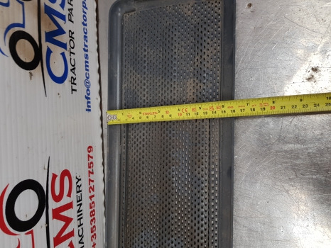New Holland Tm150, 140, 190 Ts110, Ts115, Ts90 Speaker Grille 82016735 - Cabina e interior: foto 4 New Holland Tm150, 140, 190 Ts110, Ts115, Ts90 Speaker Grille 82016735 - Cabina e interior: foto 4