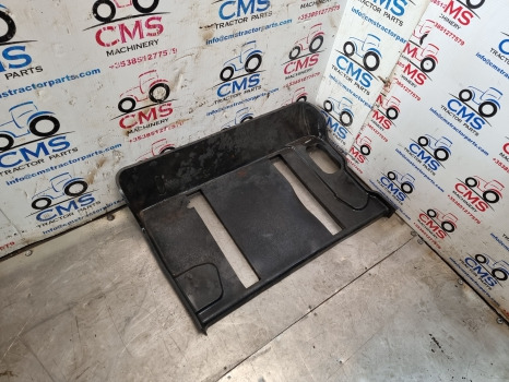 New Holland Ts, T7000, T7030, T6050 Rear Seat Floor Mat 82038878, 87648182 - Cabina e interior: foto 2 New Holland Ts, T7000, T7030, T6050 Rear Seat Floor Mat 82038878, 87648182 - Cabina e interior: foto 2