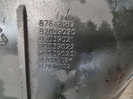 New Holland Ts, T7000, T7030, T6050 Rear Seat Floor Mat 82038878, 87648182 - Cabina e interior: foto 4 New Holland Ts, T7000, T7030, T6050 Rear Seat Floor Mat 82038878, 87648182 - Cabina e interior: foto 4