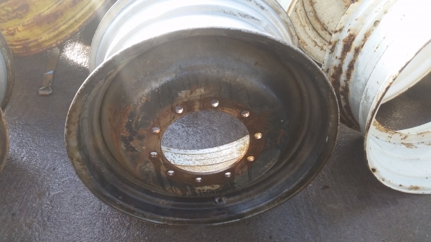Old Stock Old Stock Front Rim 15 X 30 - Llanta para Tractor: foto 1 Old Stock Old Stock Front Rim 15 X 30 - Llanta para Tractor: foto 1