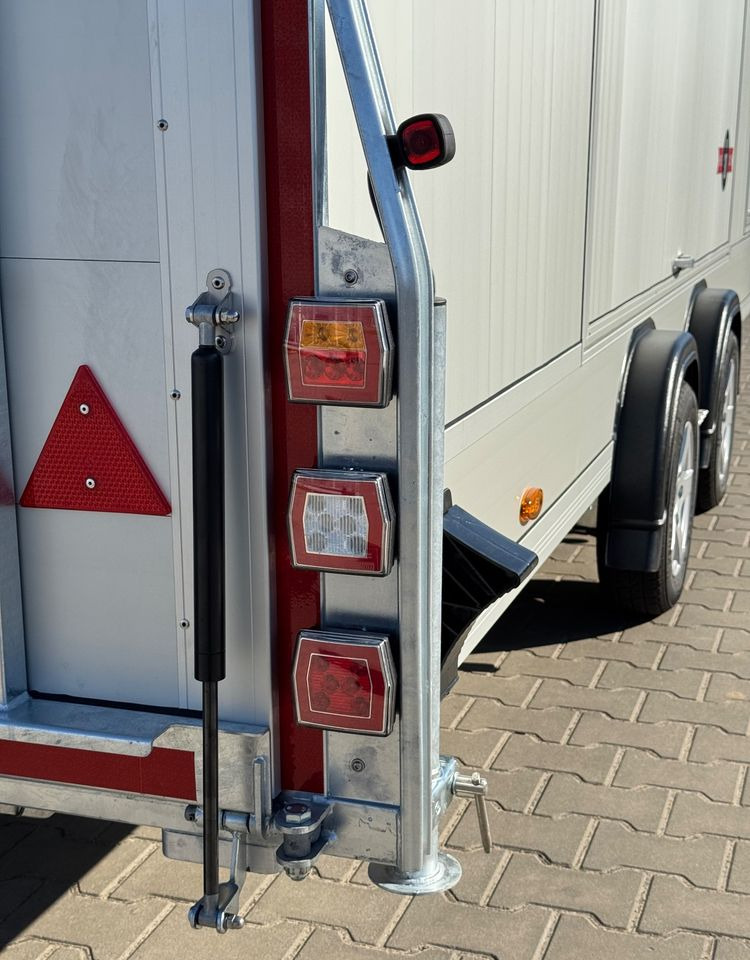 DEBON Debon C2000 - zamknięta przyczepa do przewozu aut, 550 x 215 cm, 3500kg, felgi ALU, wciągarka elektryczna - Remolque portavehículos: foto 5 DEBON Debon C2000 - zamknięta przyczepa do przewozu aut, 550 x 215 cm, 3500kg, felgi ALU, wciągarka elektryczna - Remolque portavehículos: foto 5