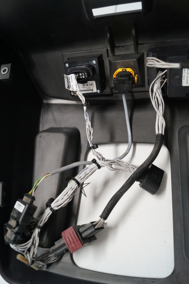 Jungheinrich 51292841 | Dashboard complete with KD mini co 800k jr 51540707 and - Cabina e interior para Equipo de manutención: foto 3 Jungheinrich 51292841 | Dashboard complete with KD mini co 800k jr 51540707 and - Cabina e interior para Equipo de manutención: foto 3