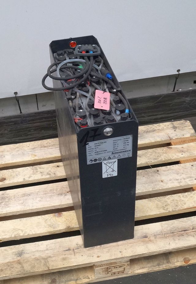 Jungheinrich unknown | Battery 24 2PZS250 year 2022 weight 212 kg sn. 203453 out - Acumulador para Equipo de manutención: foto 1 Jungheinrich unknown | Battery 24 2PZS250 year 2022 weight 212 kg sn. 203453 out - Acumulador para Equipo de manutención: foto 1