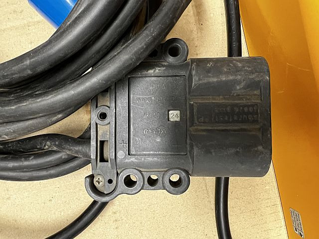 Zivan F7BQMW-0002QX | Used charger lead/acid 24V 60A 230V 11A sn. 1407710970 Used charger lead/acid 24V 60A 230V 11A sn. 1407710970 - Acumulador para Equipo de manutención: foto 5 Zivan F7BQMW-0002QX | Used charger lead/acid 24V 60A 230V 11A sn. 1407710970 Used charger lead/acid 24V 60A 230V 11A sn. 1407710970 - Acumulador para Equipo de manutención: foto 5
