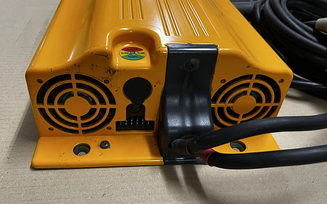 Zivan F7BQMW-0002QX | Used charger lead/acid 24V 60A 230V 11A sn. 1407710970 Used charger lead/acid 24V 60A 230V 11A sn. 1407710970 - Acumulador para Equipo de manutención: foto 3 Zivan F7BQMW-0002QX | Used charger lead/acid 24V 60A 230V 11A sn. 1407710970 Used charger lead/acid 24V 60A 230V 11A sn. 1407710970 - Acumulador para Equipo de manutención: foto 3