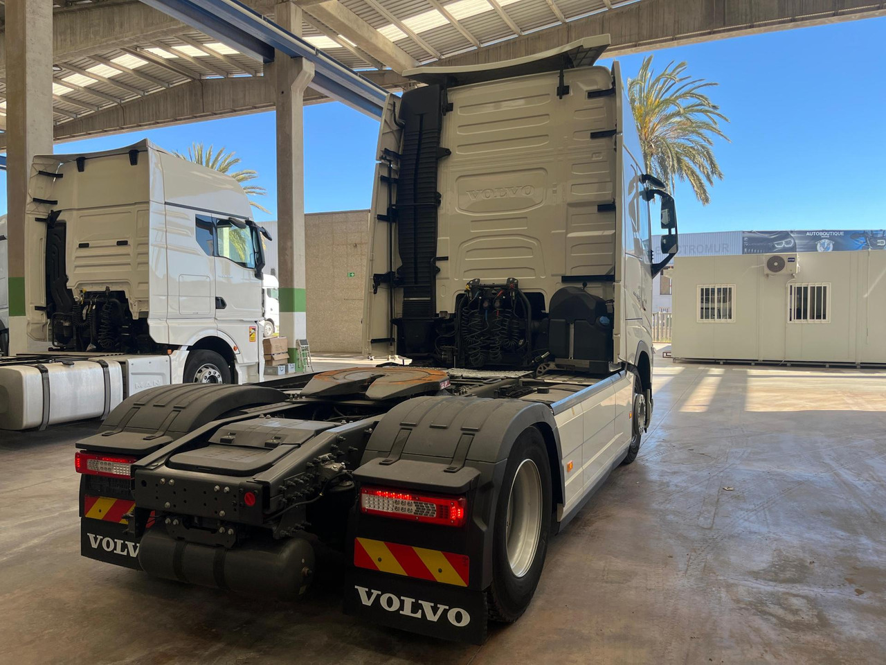 Volvo FH 460 Globetrotter XL i-Save I-ParkCool - Cabeza tractora: foto 4 Volvo FH 460 Globetrotter XL i-Save I-ParkCool - Cabeza tractora: foto 4